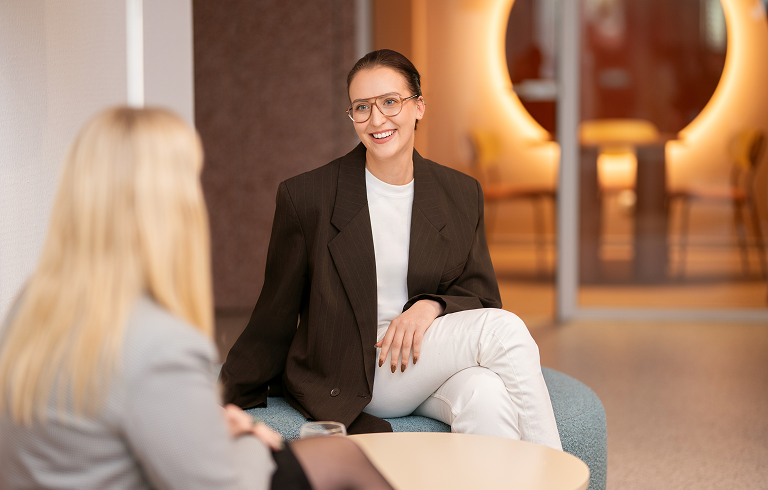 Delamode Baltics ads careers in logistics and transport